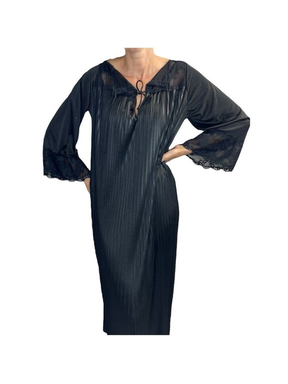 Vintage 70s 80s black accordion pleated bell sleeve robe dress L